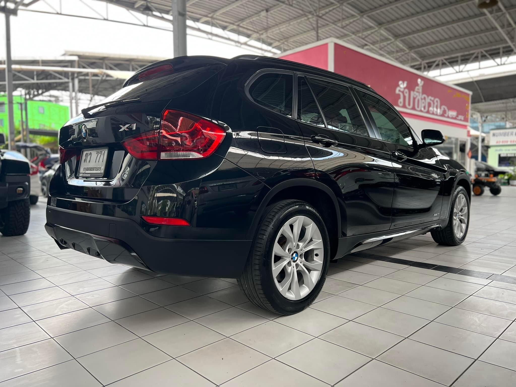 BMW X1 sDrive18i Sport LCI ปี 2015