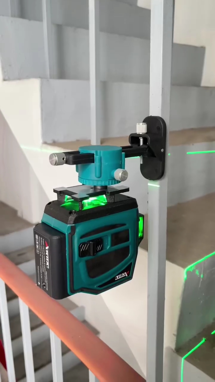 เครื่องวัดระดับเลเซอร์ ยี่ห้อ AKITA มีมาให้เลือก 2 แบบ 12 เส้น และ 16 เส้น