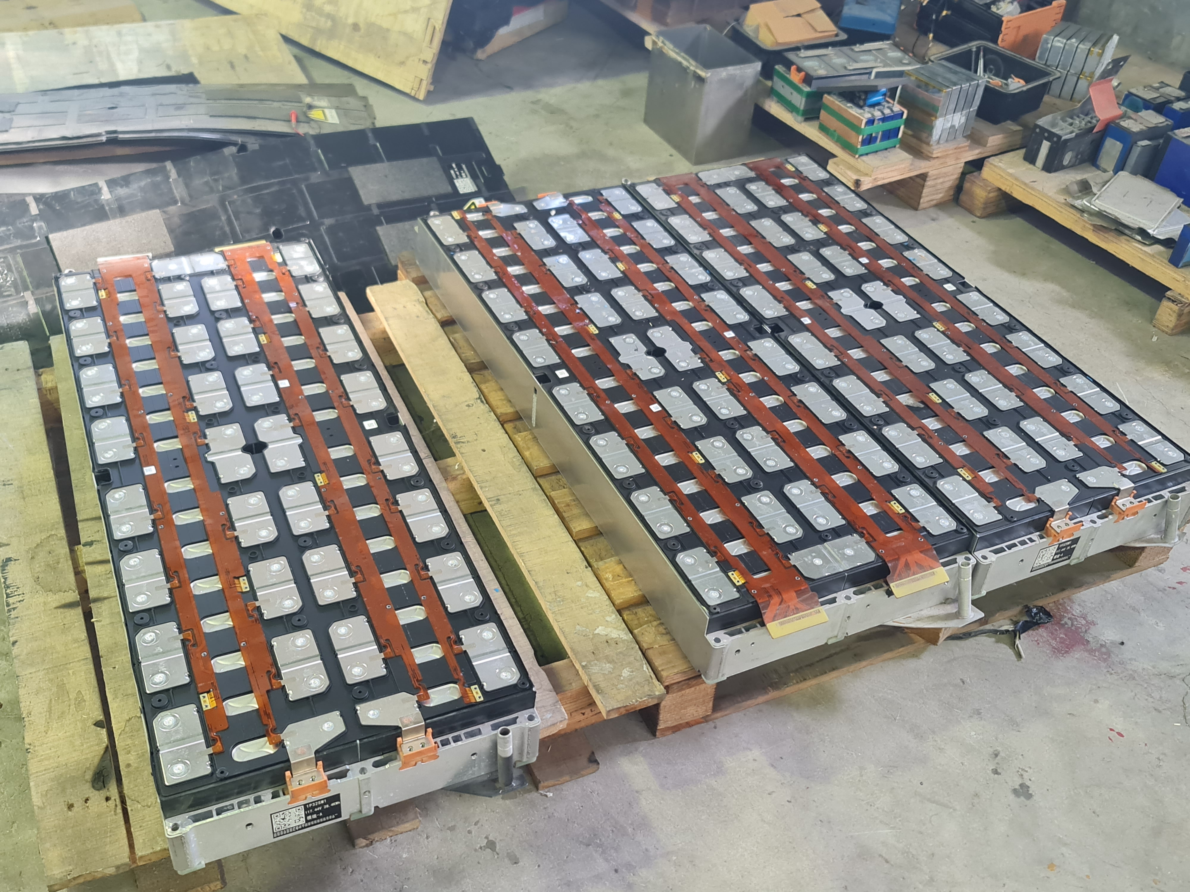 แบตเตอรี่รถไฟฟ้า ชนิด NMC 3.7v 242Ah รวม 87kwh สำหรับรถไฟฟ้าทำเอง 350v