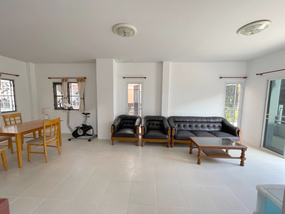 ให้เช่าบ้านรีโนเวทใหม่ 2 ชั้น โครงการ บุรีรมย์ ซอยวัดพระเงิน