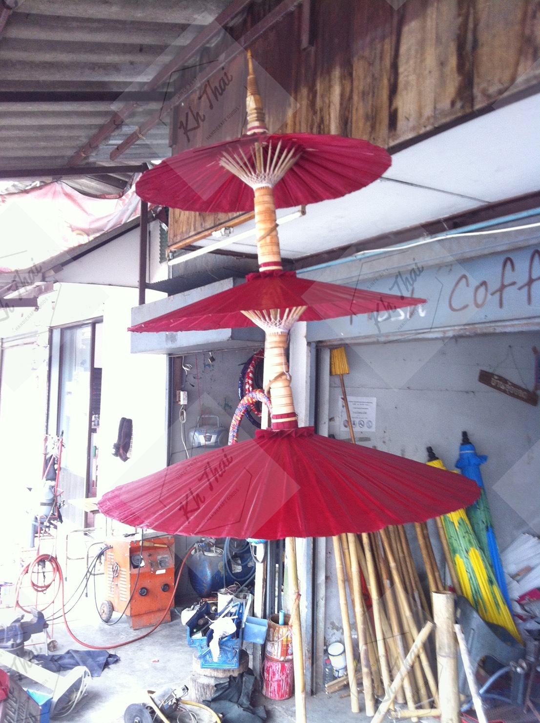 ร่มชั้นผ้าน้ำมัน สีทุกสี ขนาด 12 14 17 ตามลำดับ พร้อมขาตั้ง ใช้งานด้ทันที