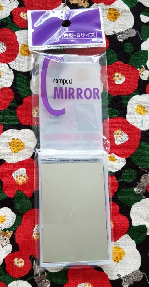 Compact MIRROR กระจกพกพา จากญี่ปุ่น Size : S 5 x 8 cm