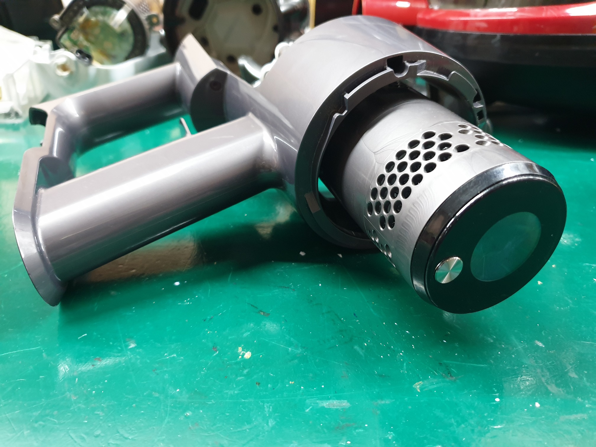 ซ่อมเครื่องดูดฝุ่นแบบด้าม ยี่ห้อ DYSON รุ่น SV15 อาการกดดูดฝุ่นเครื่องติดแล้วดับ