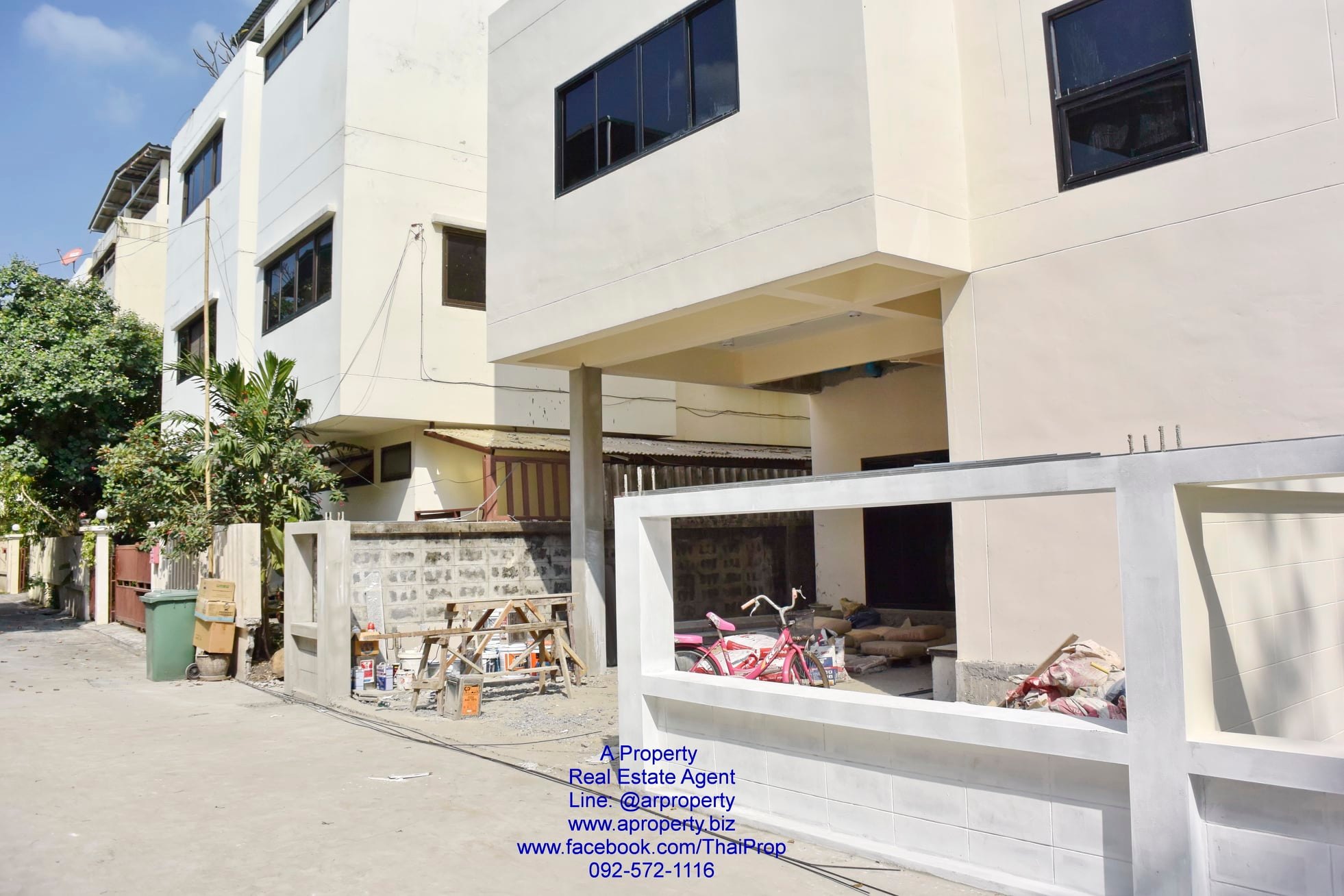 ให้เช่า บ้านแฝด มีดาดฟ้า สร้างใหม่ หลังใหญ่ ใกล้ Central แจ้งวัฒนะ