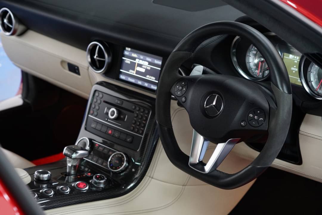 Mercedes Benz SLS AMG Gullwing 6.2 R197 ปี 2011