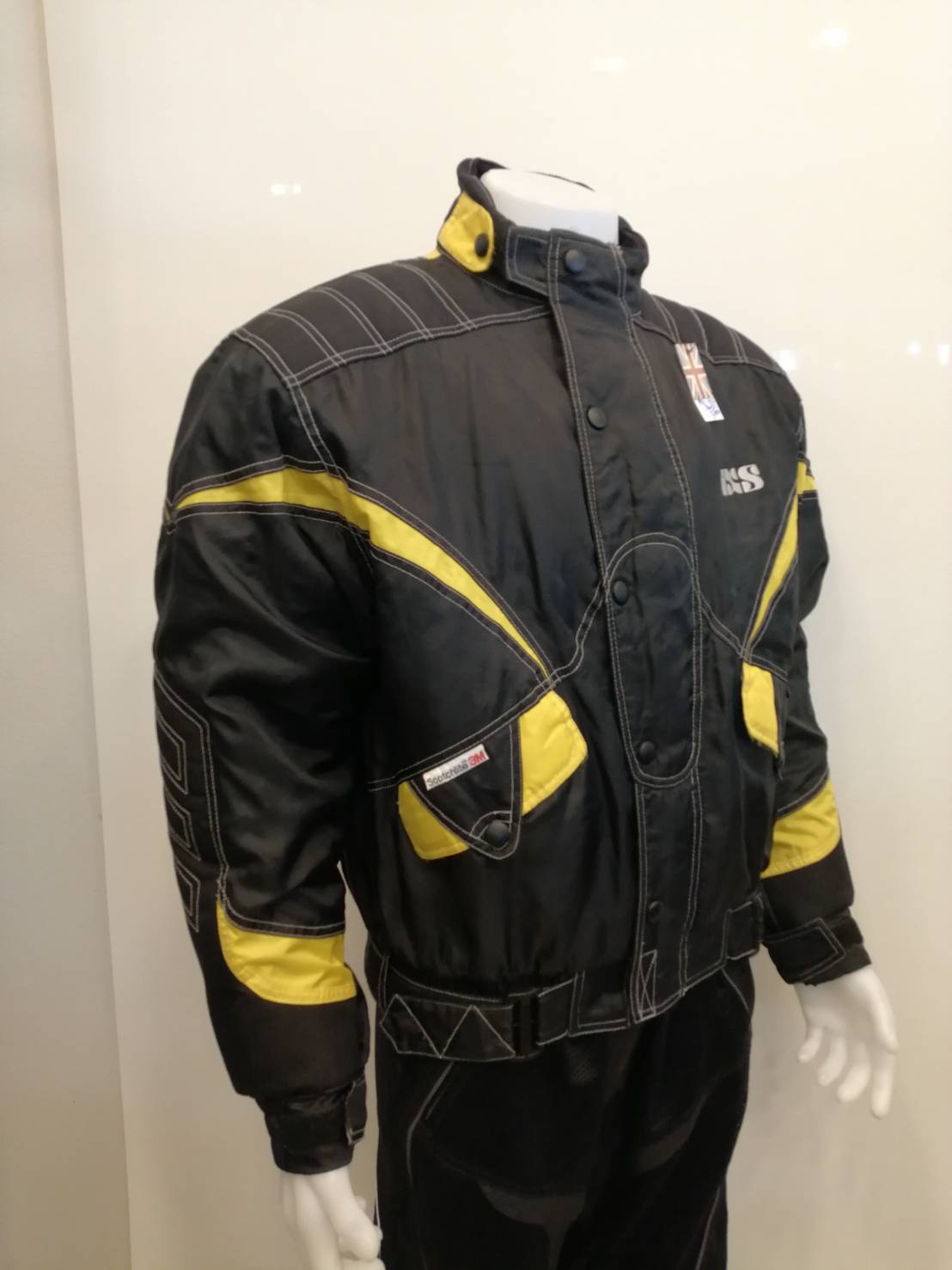 เสื้อขี่มอเตอร์ไซด์( มือสอง) RCS 183 ขนาด : อก 50" ยาว 25" **ยี่ห้อ IXS**