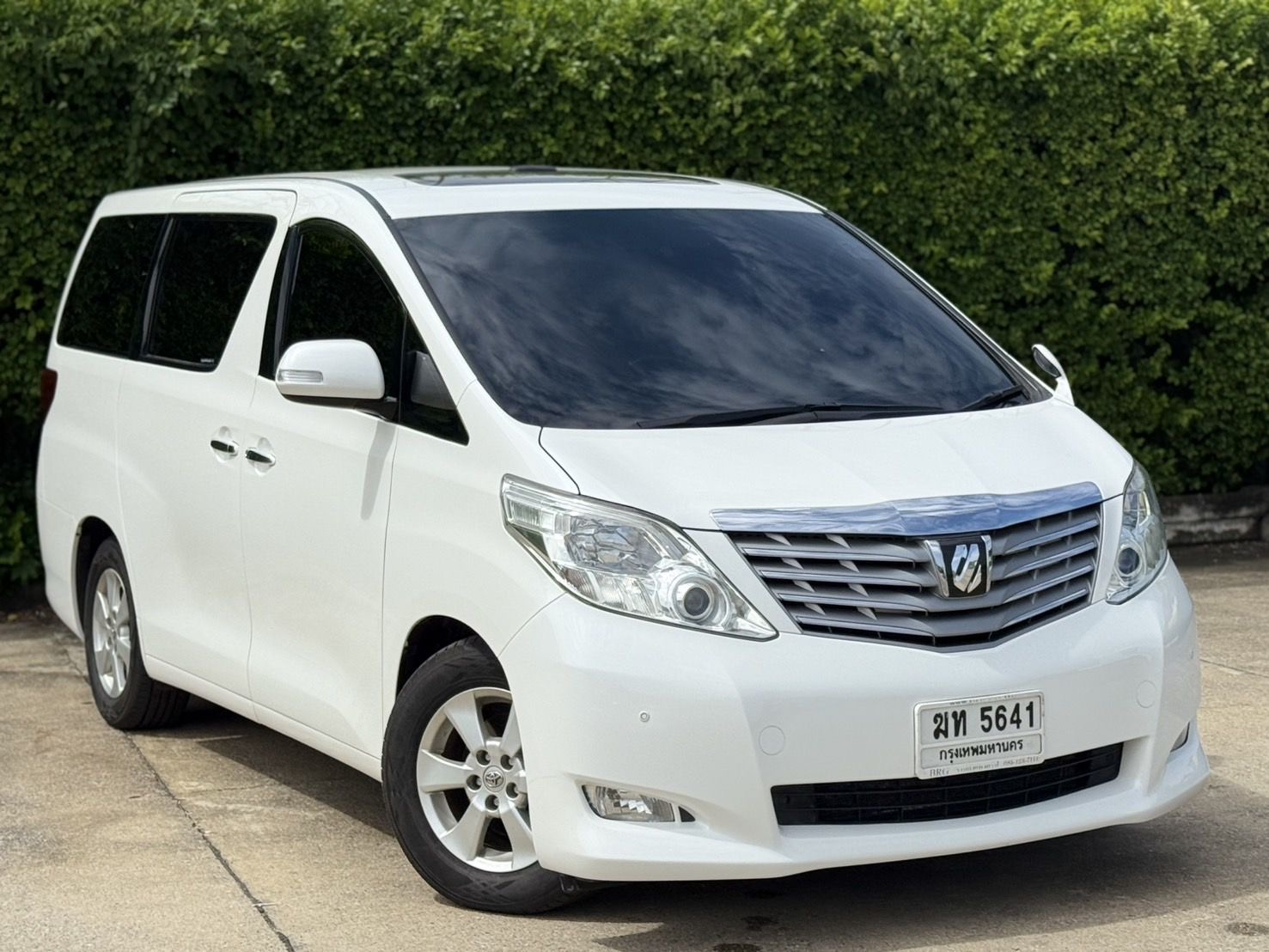 Toyota Alphard 2.4 เบนซินล้วน (Welcab) AT สีขาว ปี 2012
