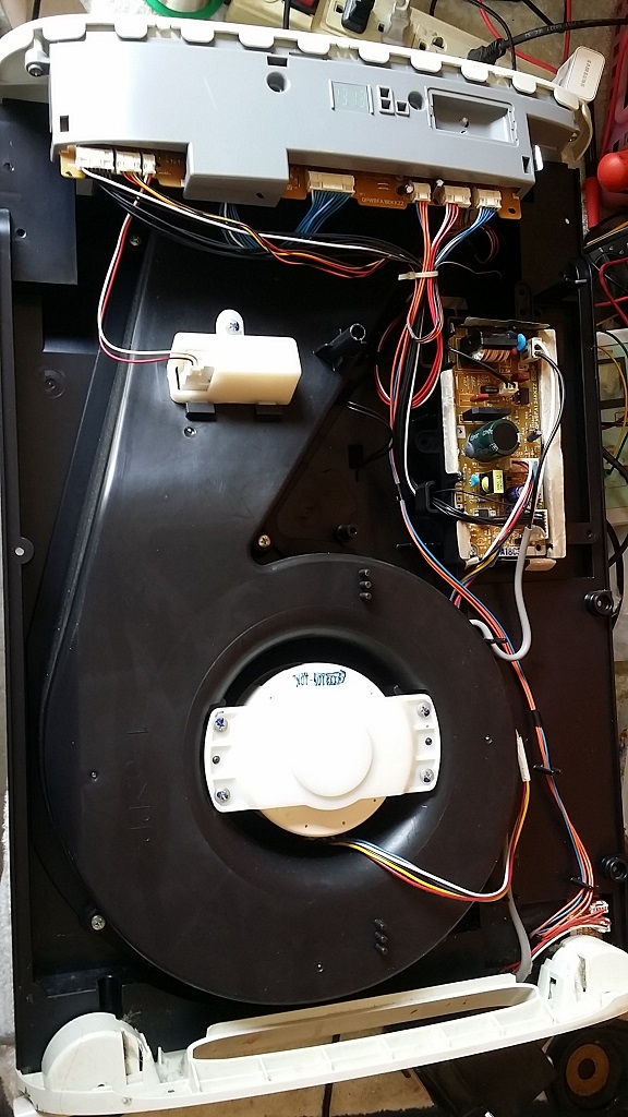 ซ่อมเครื่องฟอกอากาศ ยี่ห้อ SHARP รุ่น KC-500Y5-W อาการซ๊อตเนื่องจากใช้ไฟ 220V