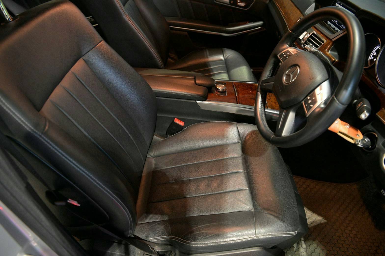 Mercedes-Benz E300 Blutec Hybrid Exclusive ปี 2013