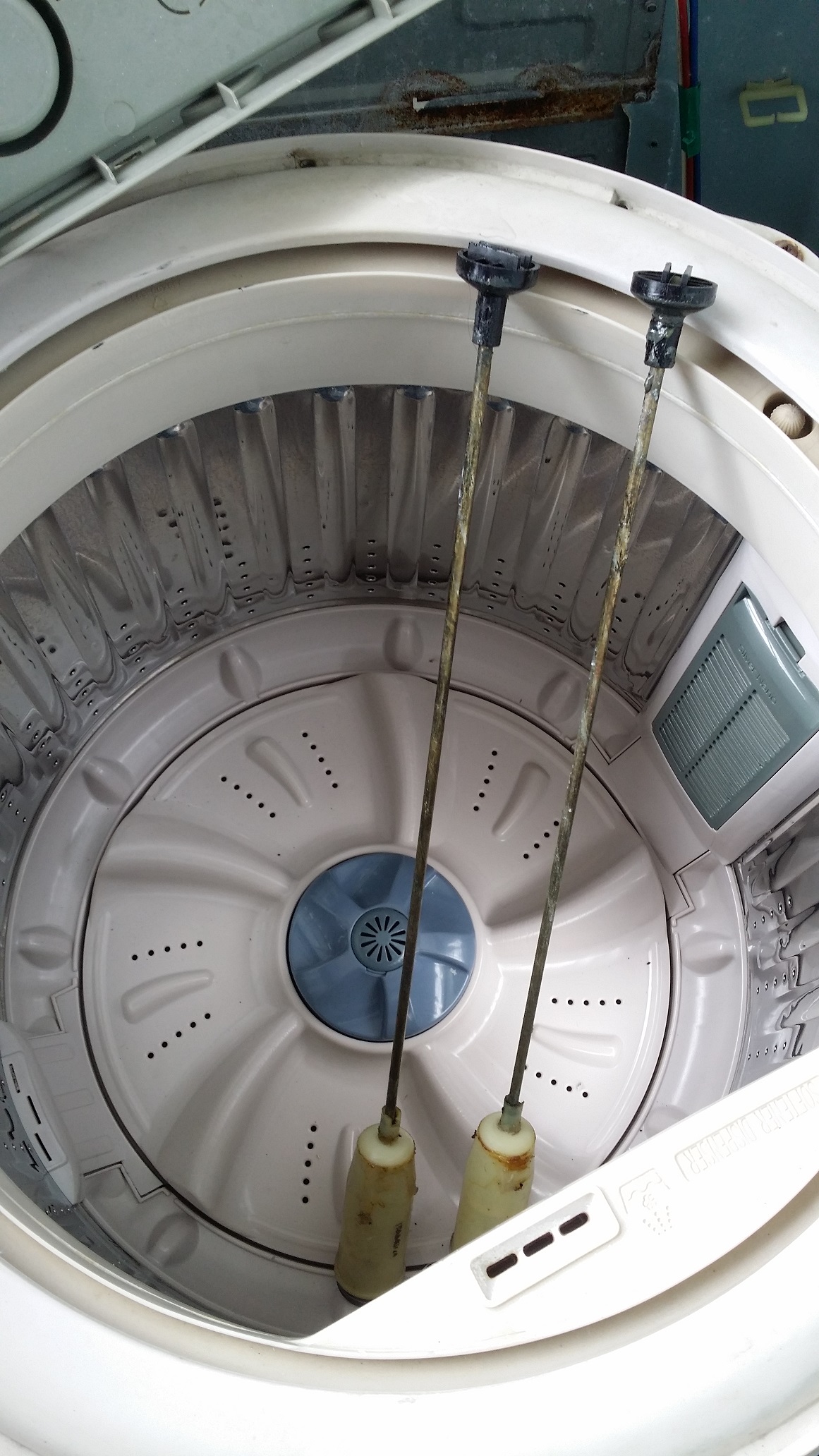 ซ่อมเครื่องซักผ้า ยี่ห้อ SAMSUNG รุ่น WA10B3 อาการมีเสียงดังเวลาปั่นแห้ง