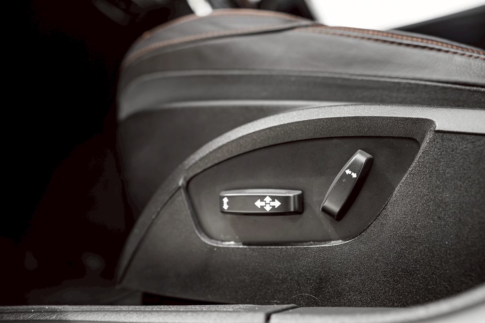 Volvo V40 Cross Country 2.0 T5 ปี 2014