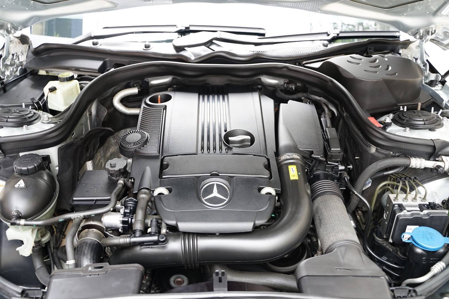 Mercedes Benz E200 CGI Avantgarde ปี 2010 จด 2011