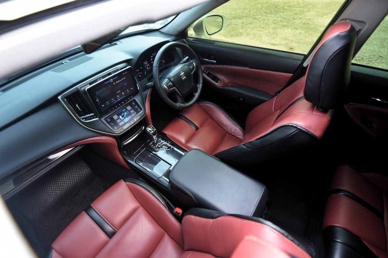 Toyota Crown 2.5 Athlete S ปี 2014