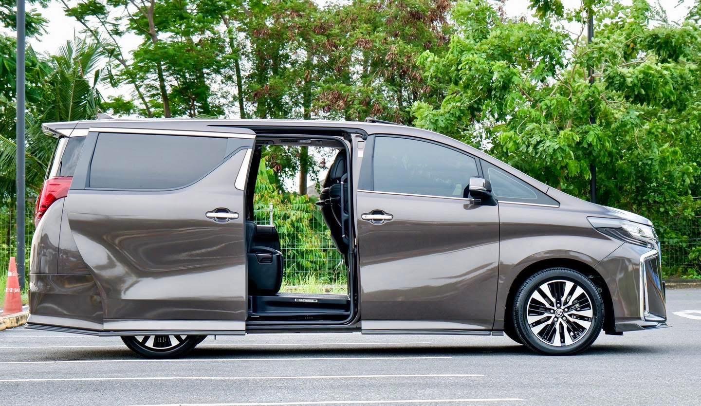 Toyota Alphard 2.5 SC Package จดทะเบียนปี 2021
