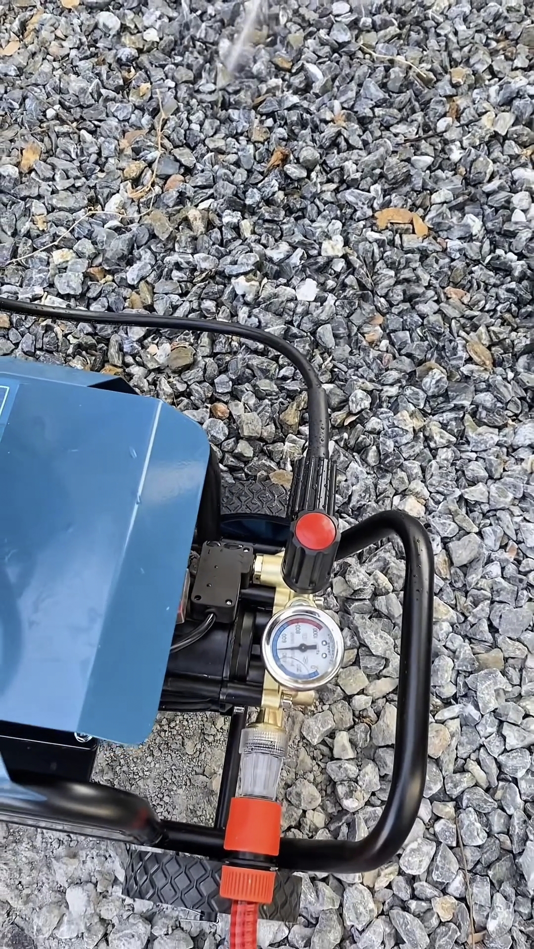 เครื่องฉีดน้ำแรงดันสูงล้อลาก ยี่ห้อ MASAKI มีโรลม้วนสายในตัว มี 2 รุ่นให้เลือก