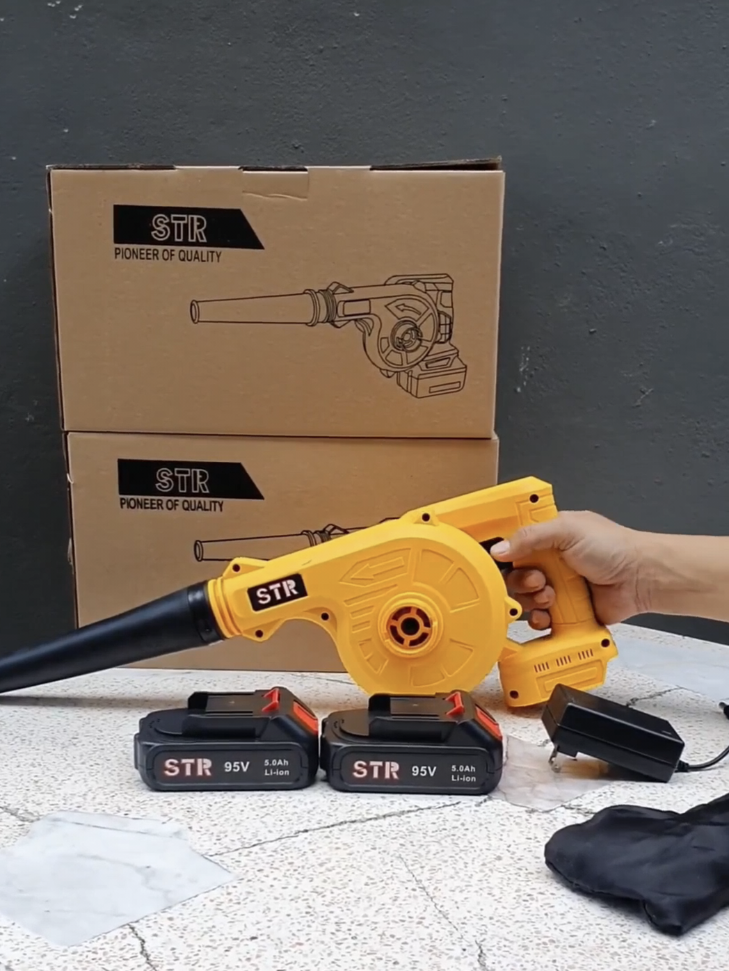 โบเวอร์ เป่าลม ดูดฝุ่น ใช้แบต ยี่ห้อ STR รุ่น 95V แถมแบต 2 ก้อน