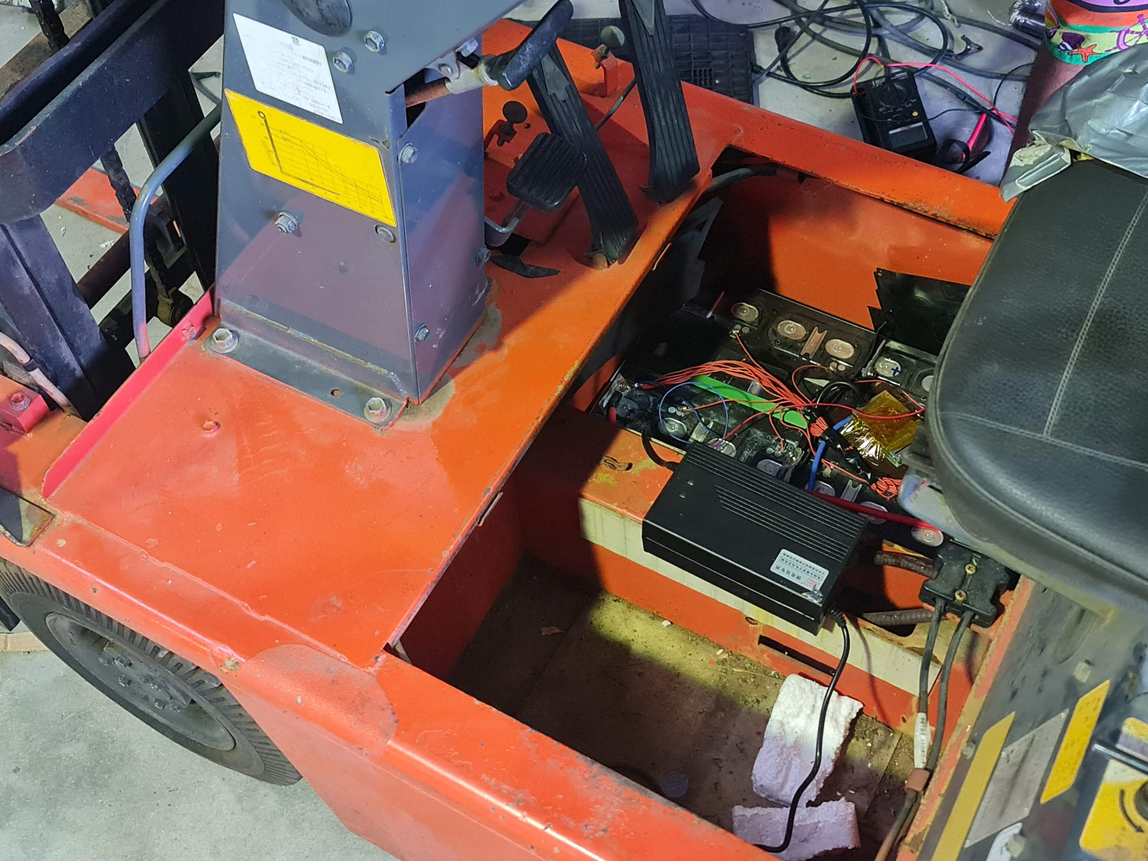 แบตเตอรี่ลิเทียมสำหรับรถยกไฟฟ้า โฟลคลิทฟ์ไฟฟ้า electric forklift ขนาด 0.5 ตัน 24v 48v