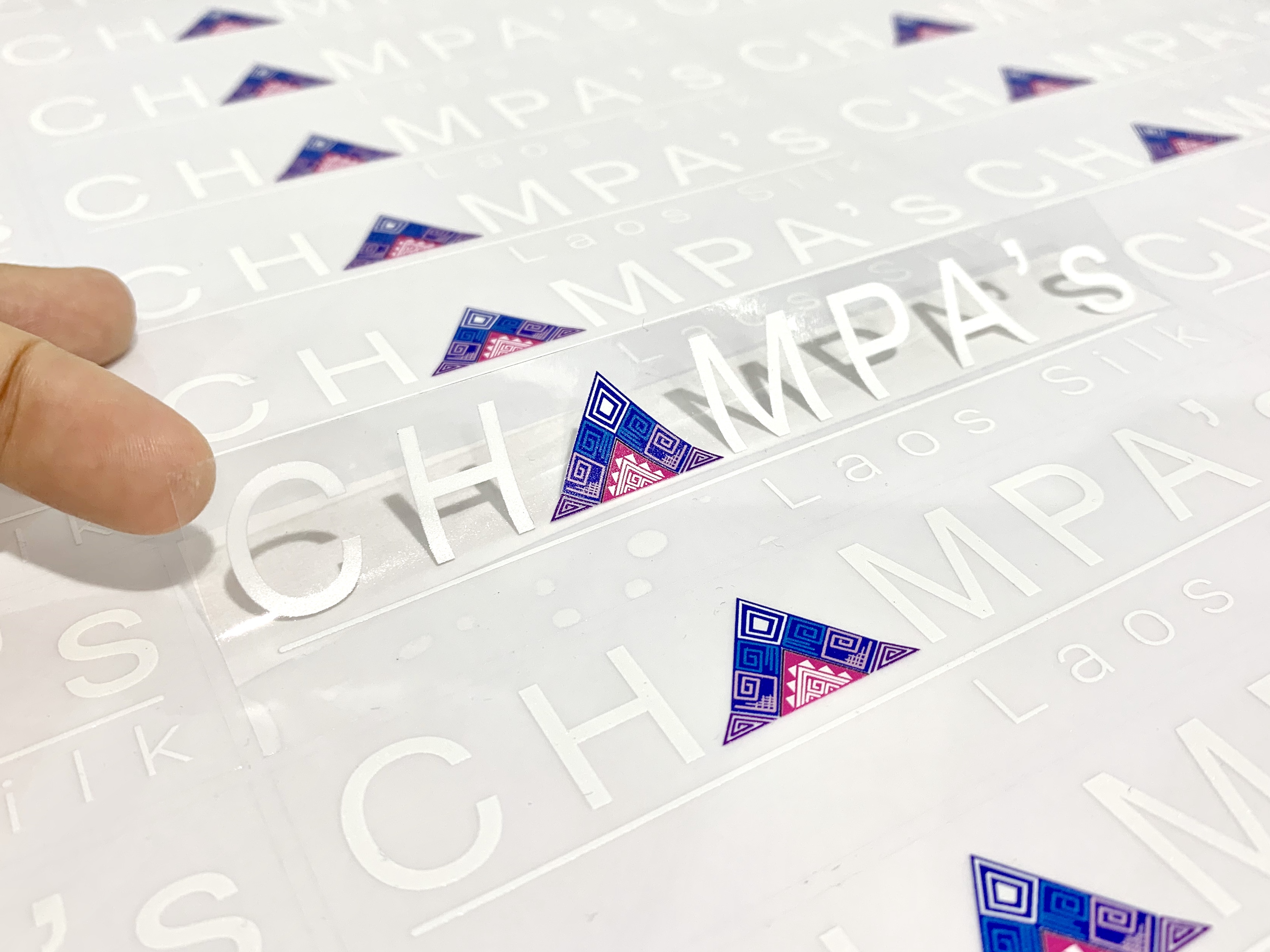 สติ๊กเกอร์ใสรองพื้นหมึกขาว หมึกขาว พิมพ์หมึกขาว