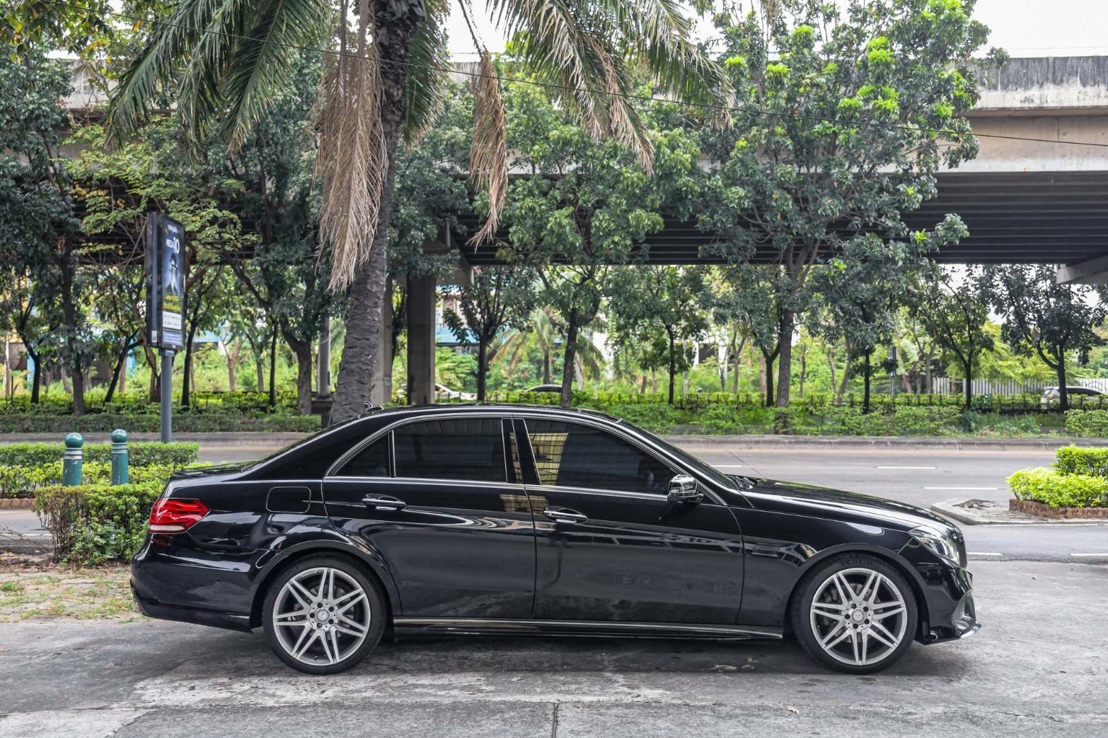 Mercedes Benz E200 CGI Saloon AMG ปี2015