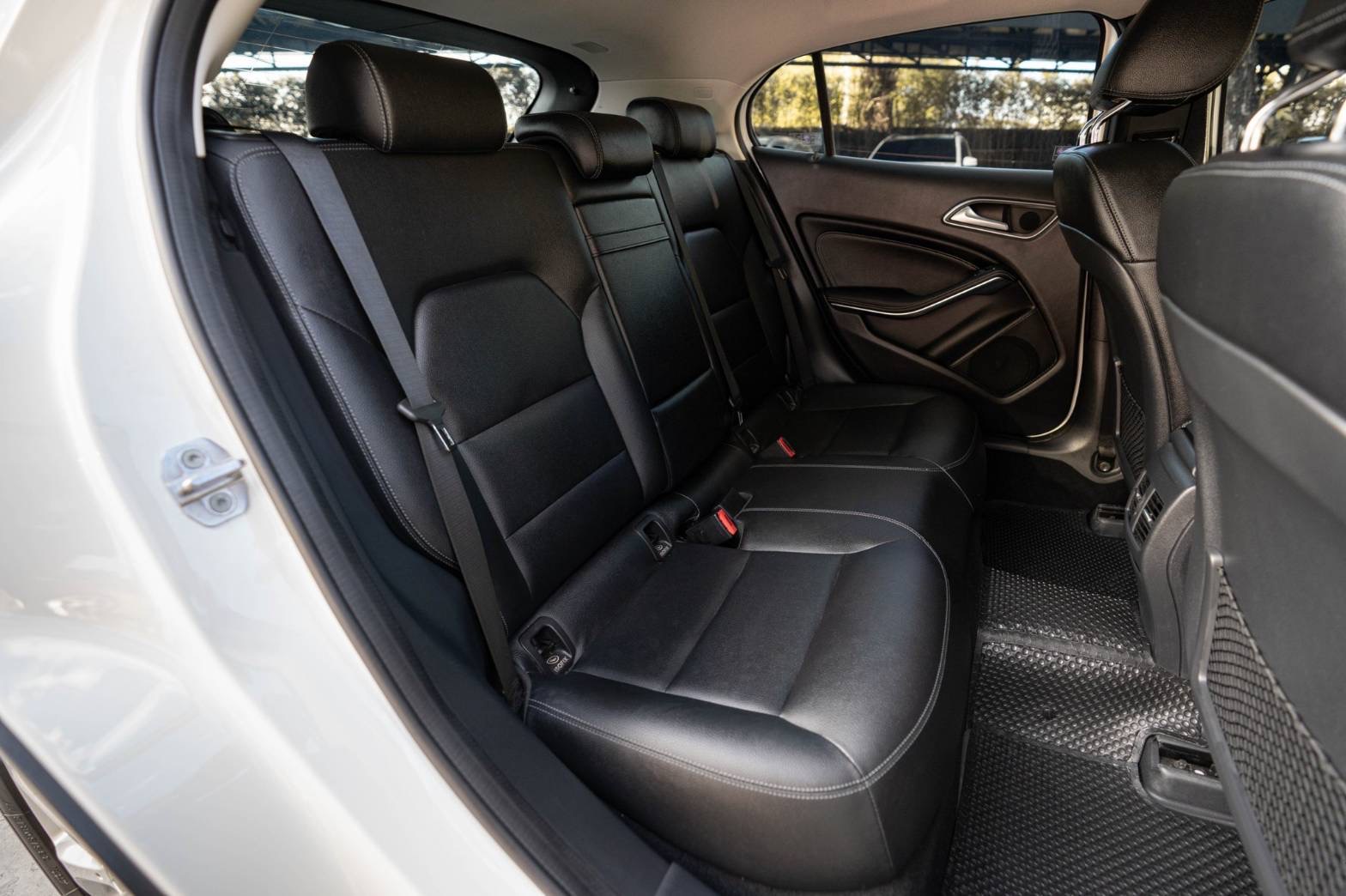 MercedesBenz GLA200 URBAN Cirrcus White W156 ปี 2020