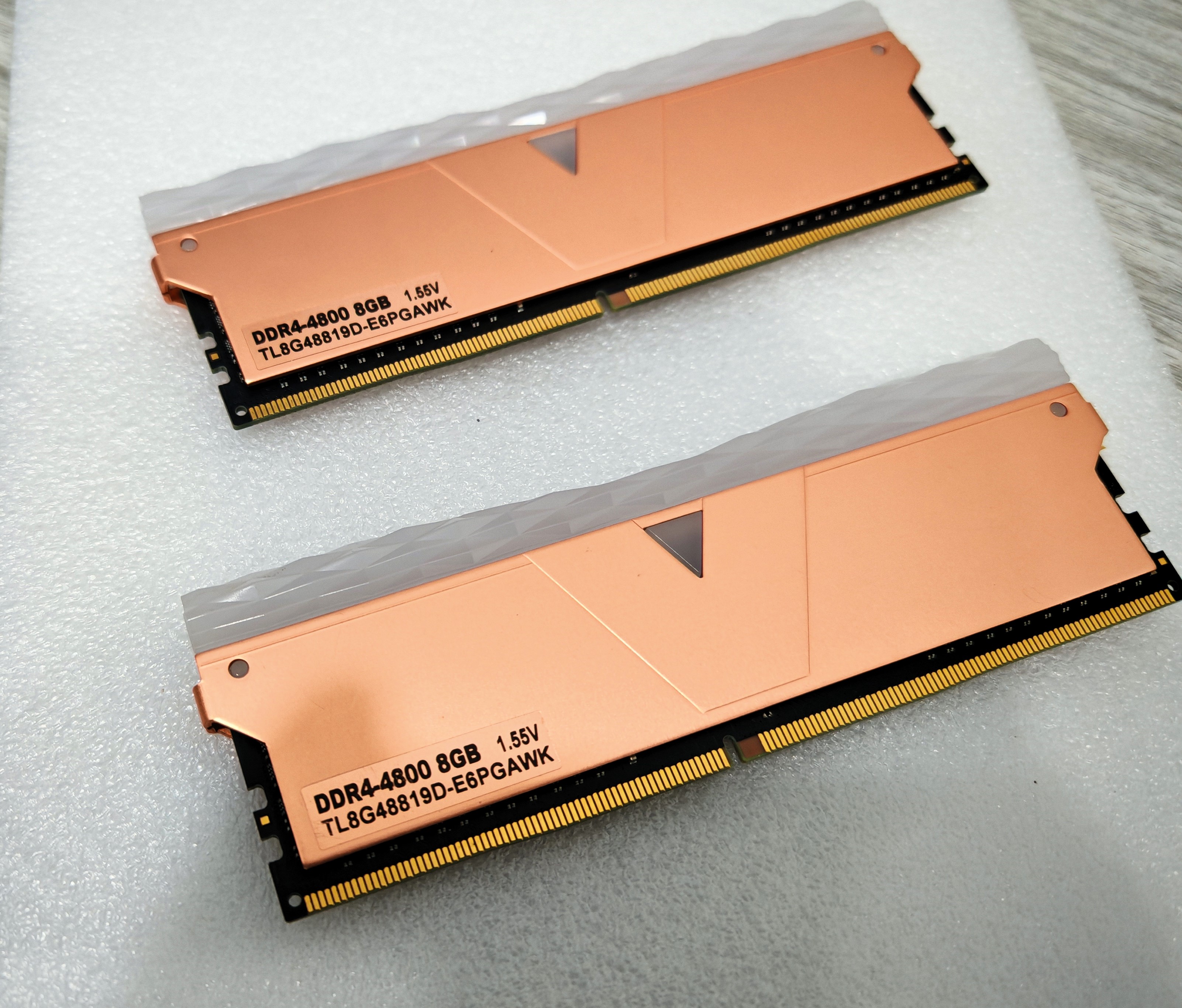 Ram V-Color Prism Pro RGB DDR4 16(8*2)/4800 Golden