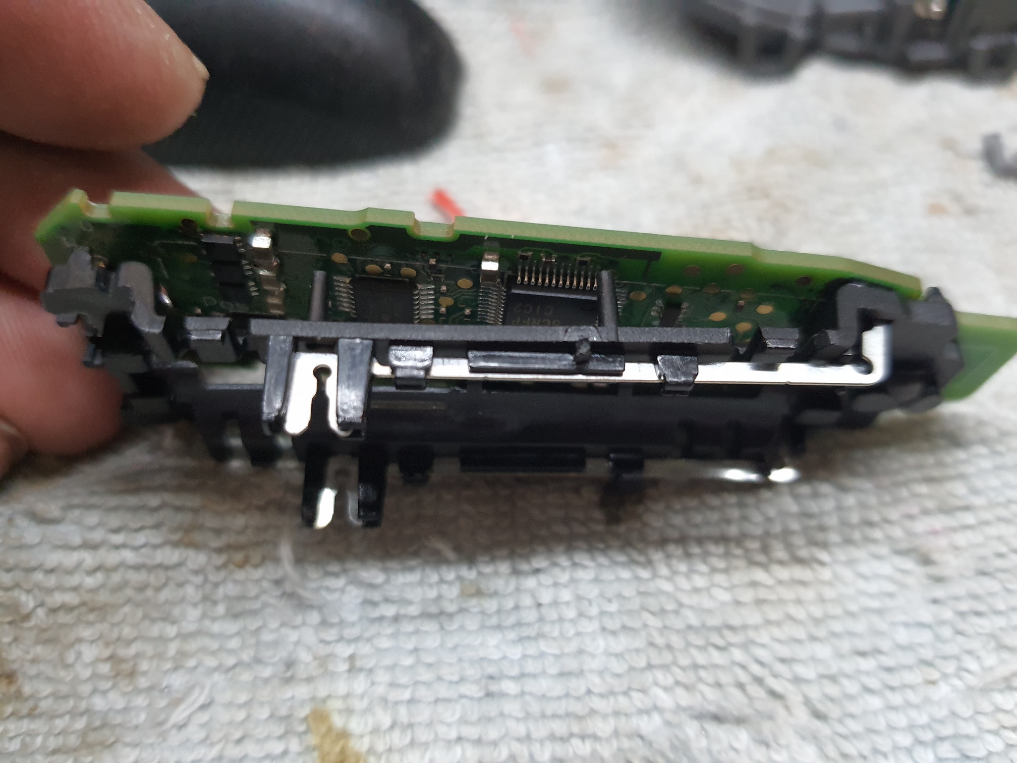 ซ่อมเครื่องโกนหนวด ยี่ห้อ PHILIPS รุ่น RQ1250 อาการเปิดไม่ติด