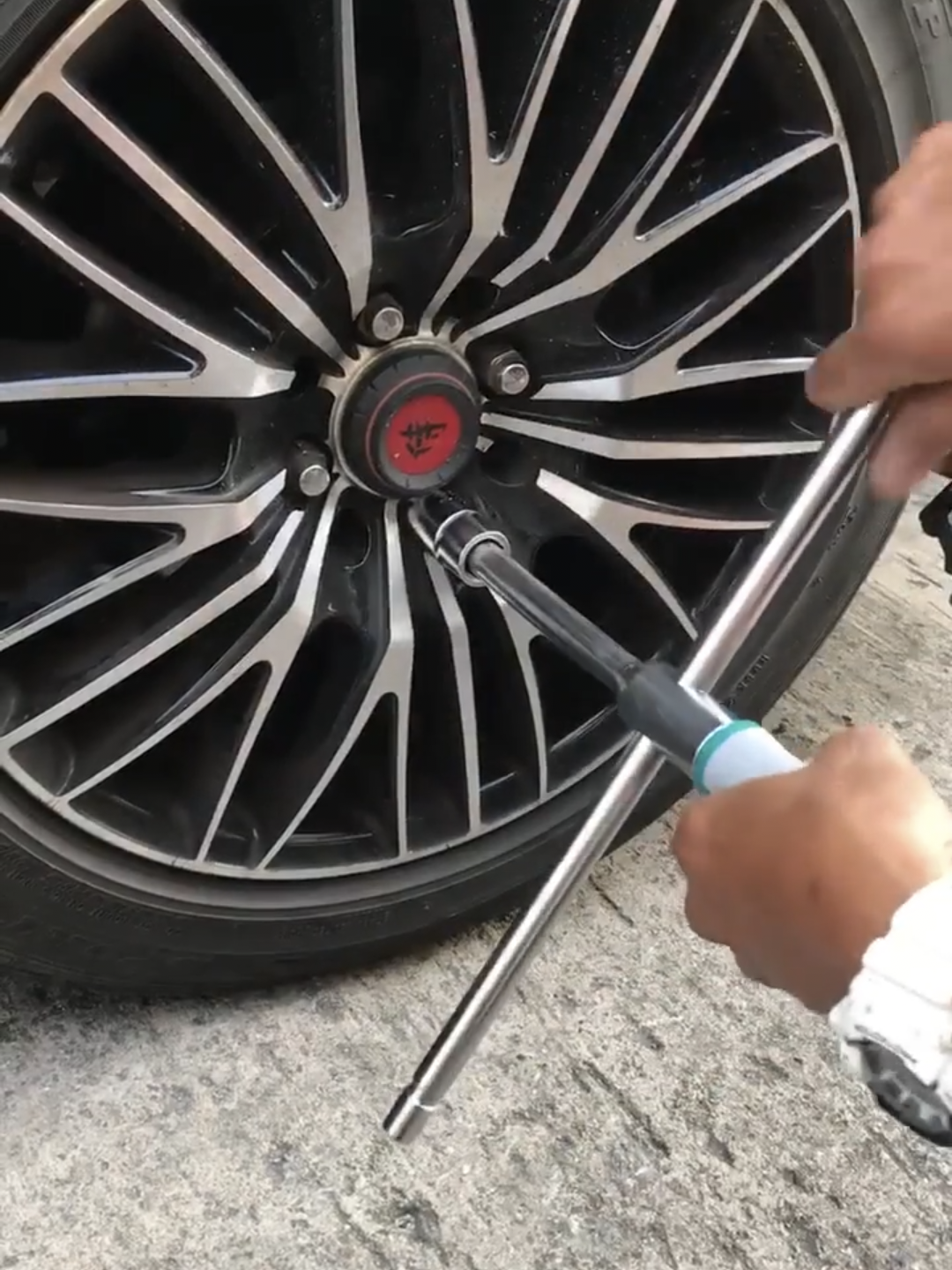 ด้ามบล็อกถอดล้อ พร้อมด้าม ยี่ห้อ Total ขนาด 4 หุน (16 นิ้ว)