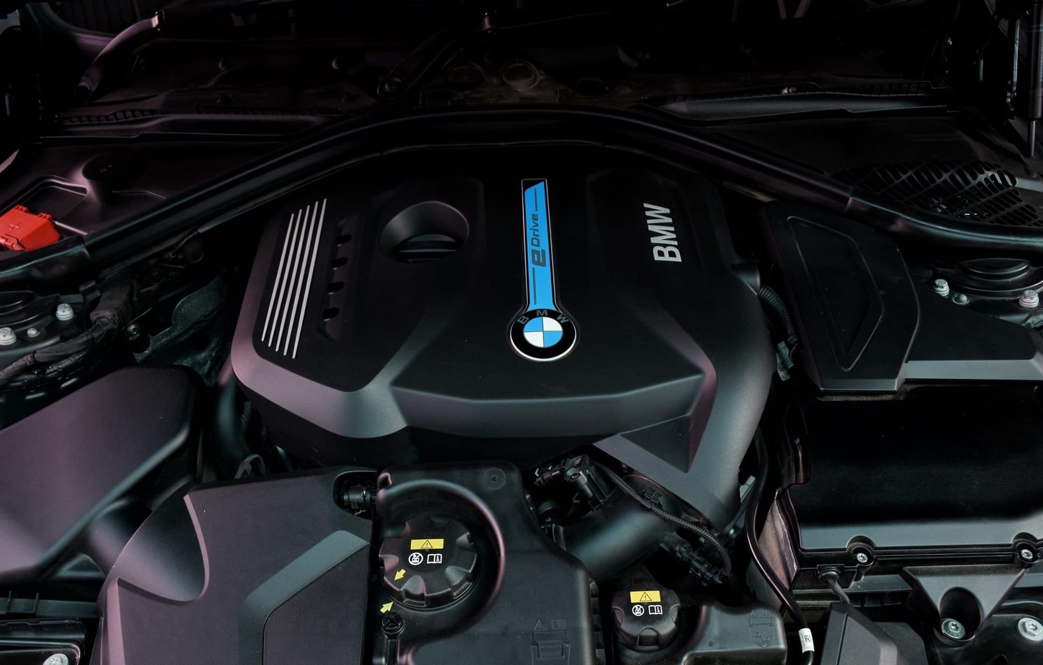 BMW 330e plug-in M Performance ปี 2017