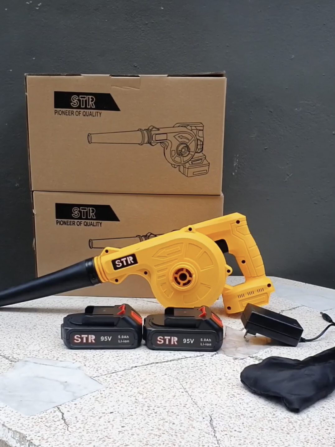 โบเวอร์ เป่าลม ดูดฝุ่น ใช้แบต ยี่ห้อ STR รุ่น 95V แถมแบต 2 ก้อน