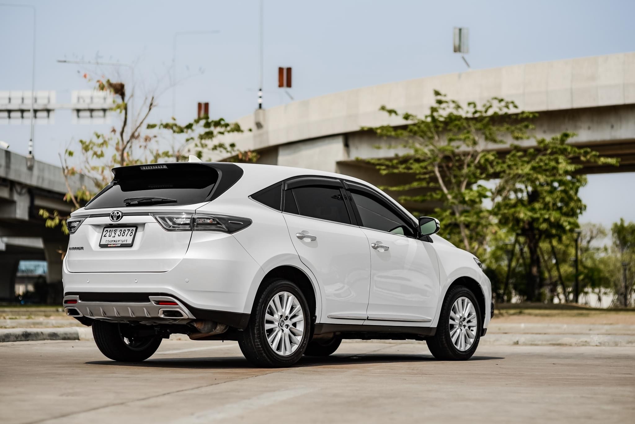 Toyota Harrier 2.0L Premium ปี 2014