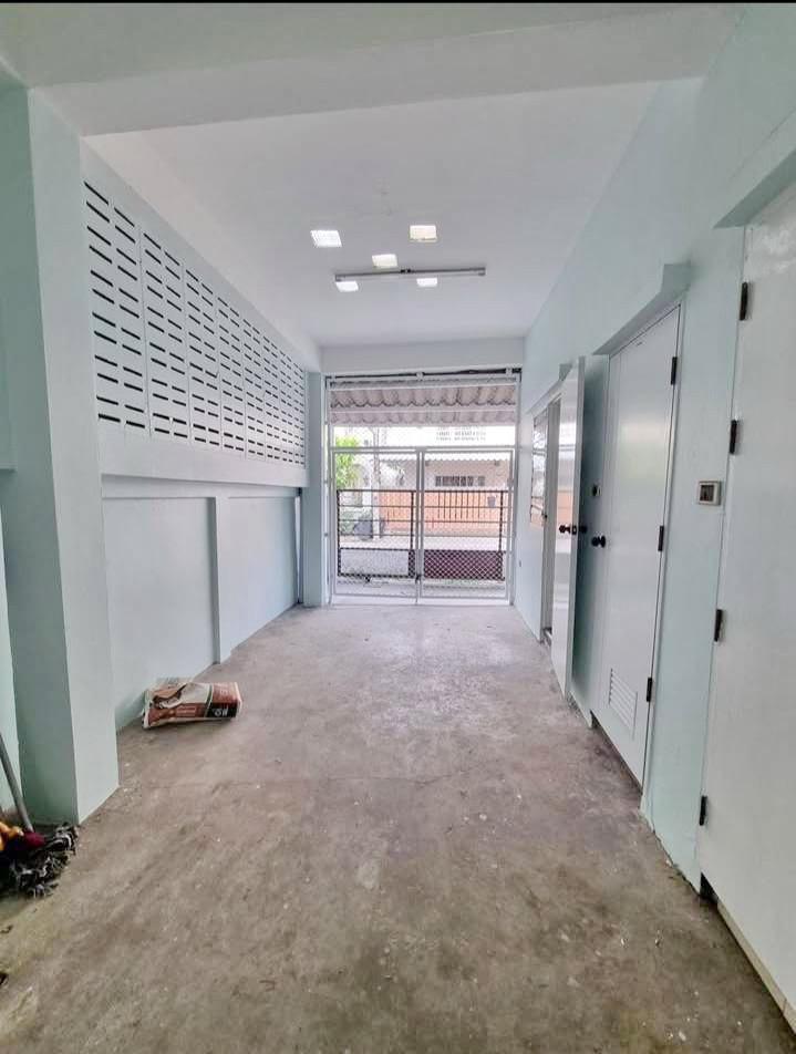 ให้เช่าบ้านแฝดห้องมุม 3 ชั้น (ไม่มีเฟอร์) เส้นเลียบคลองประปา ใกล้ MRT เมืองทองธานี