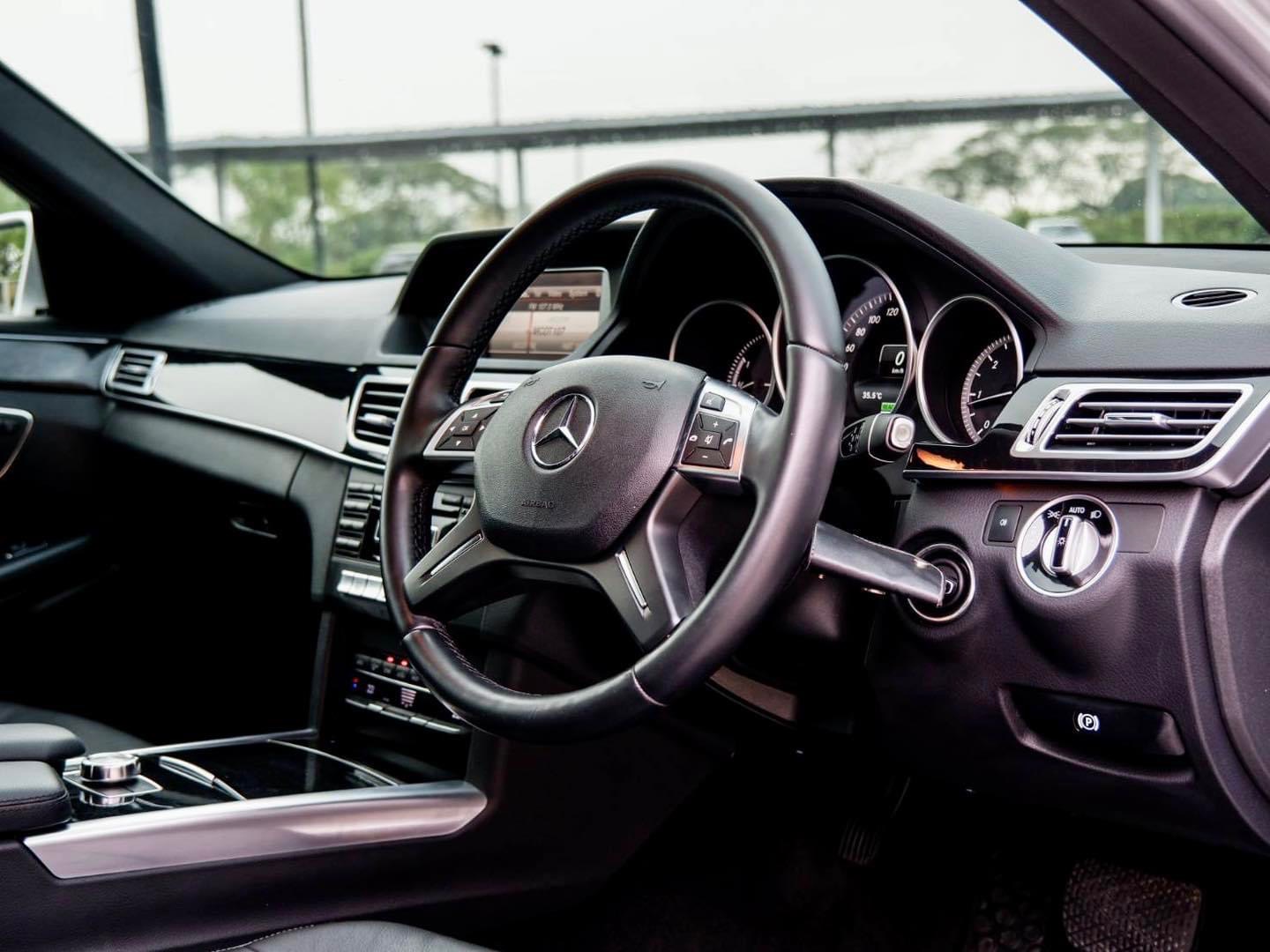 Benz W212 E300 Diesel Bluetec Hybrid Executive Fulloption ปี 2015