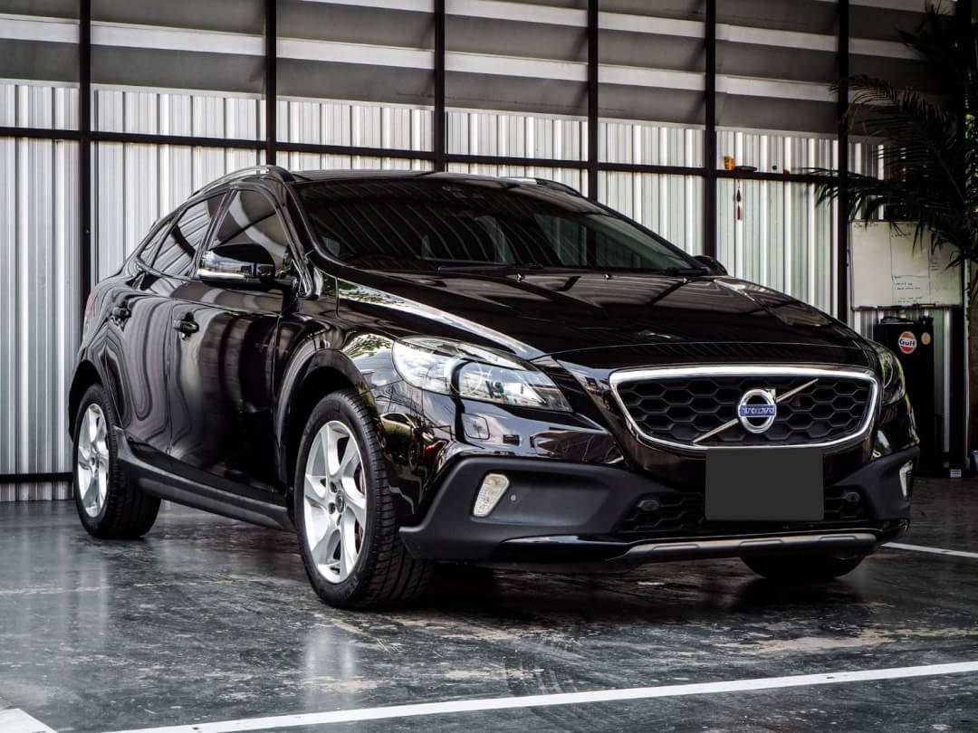 Volvo V40 D4 Cross country ดีเซล ปี 2017 สีดำ