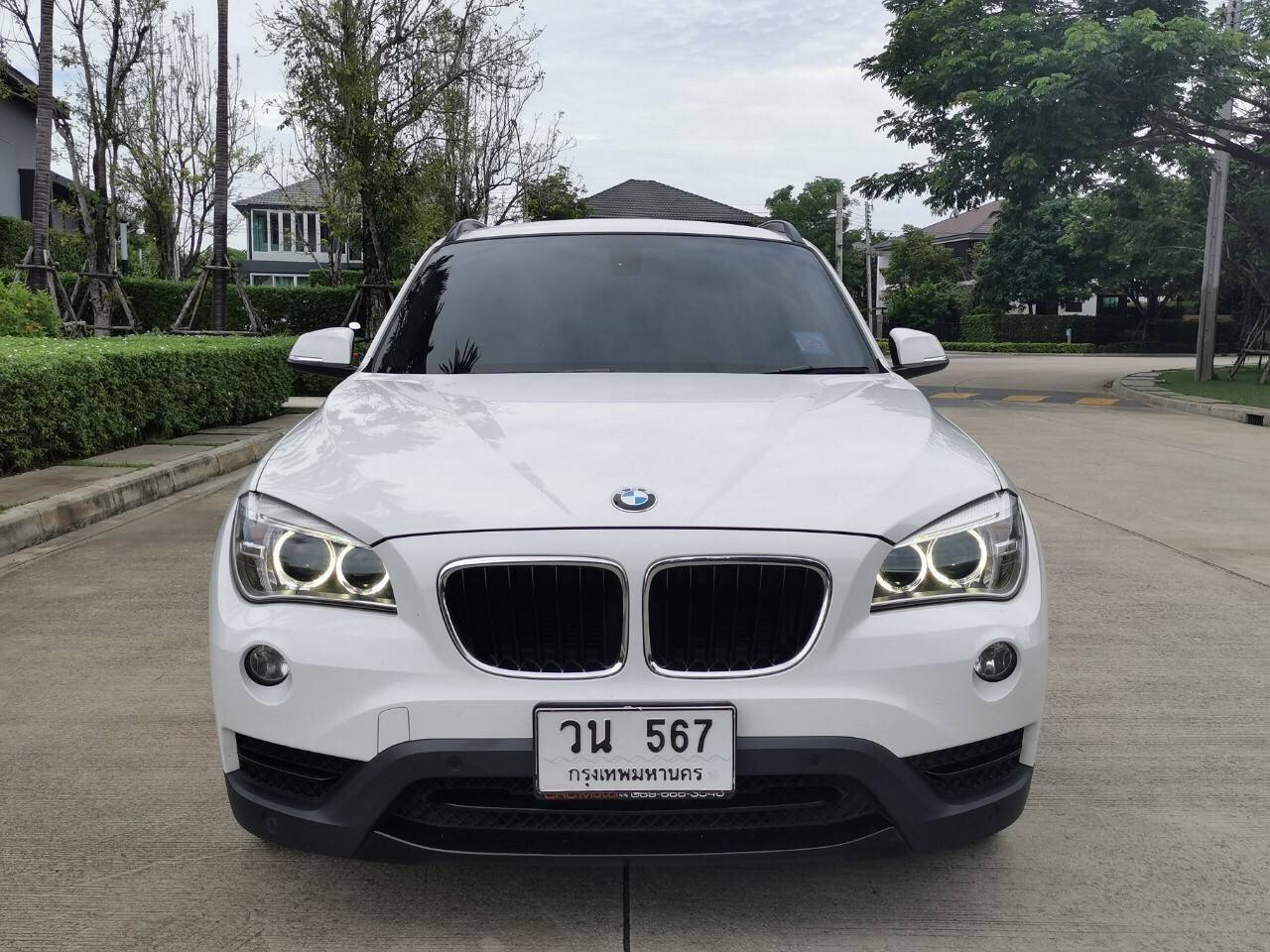 BMW X1 2.0I Sport สีขาวเบาะแดง ปี 2014