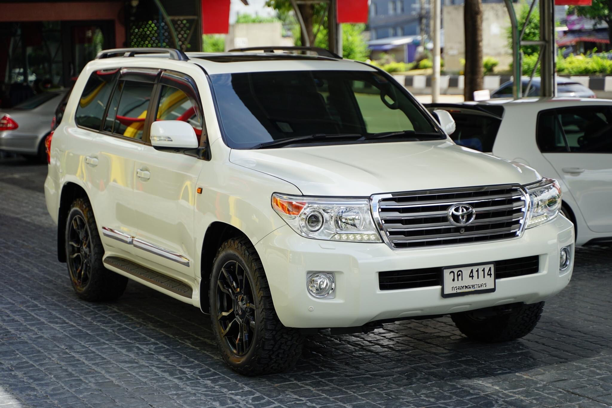 Toyota Land Cruiser 4.5 200 VX 4WD SUV ปี2012