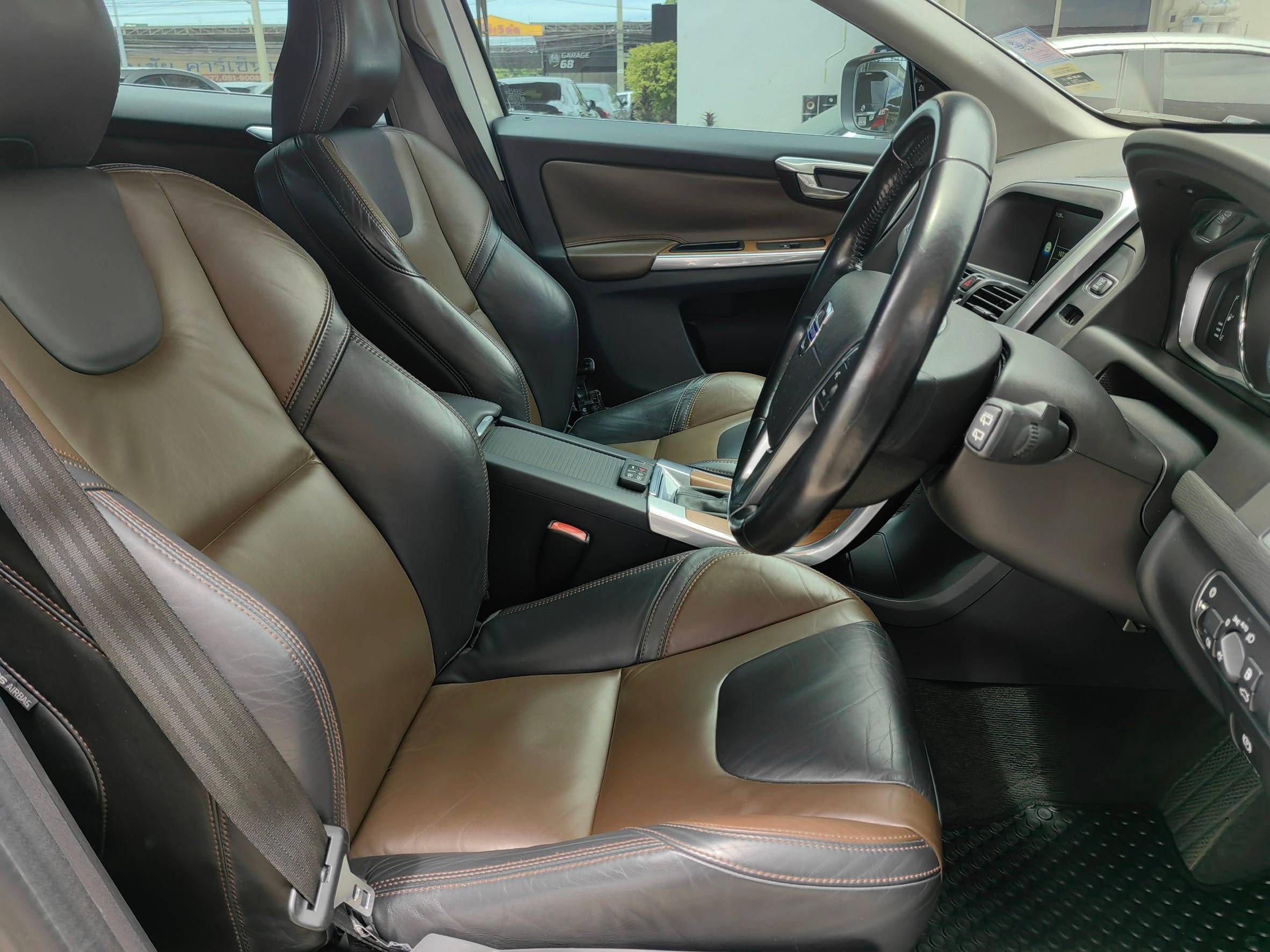 Volvo XC60 2.0 T5 ปี 2016