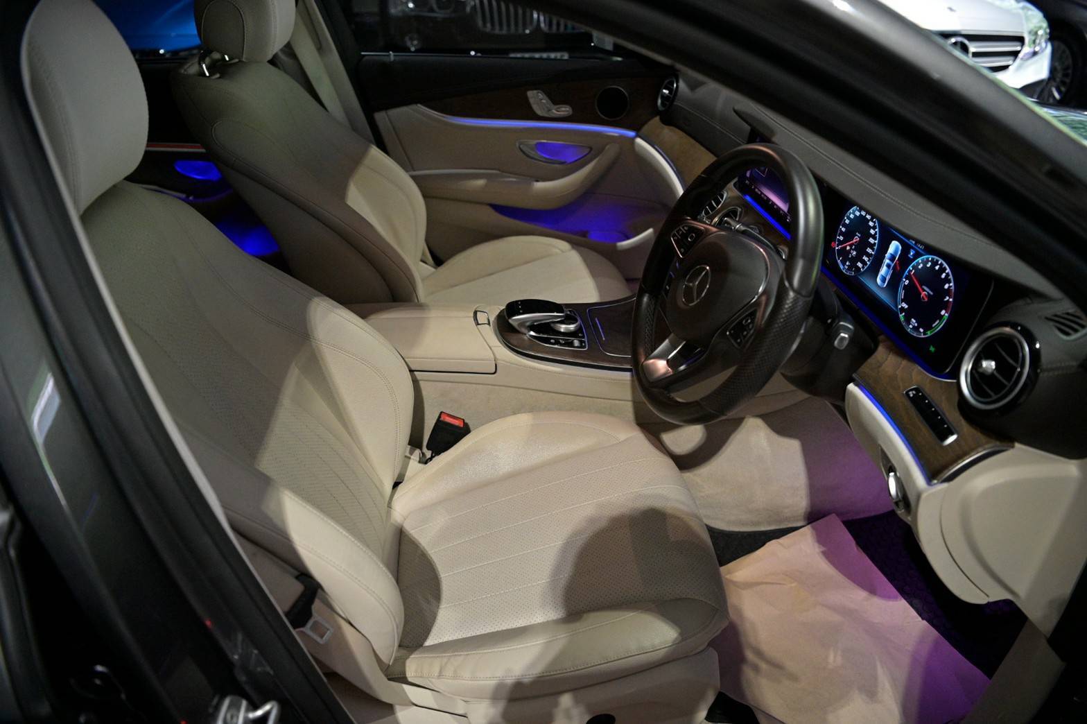 Mercedes-Benz E350e Exclusive ปี 2018