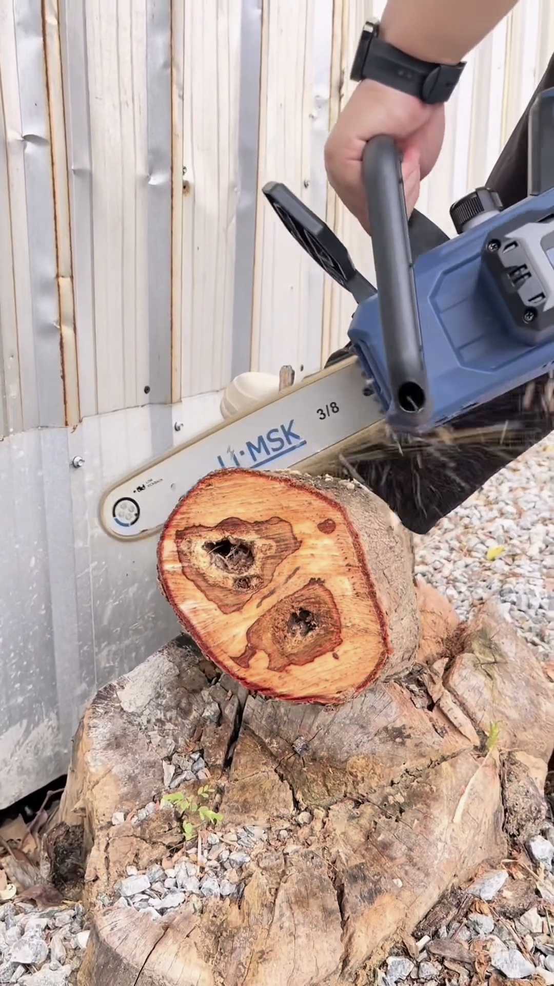 เลื่อยโซ่แบตเตอรี่ไร้สาย 21V ยี่ห้อ MASAKI รุ่น LI-1040