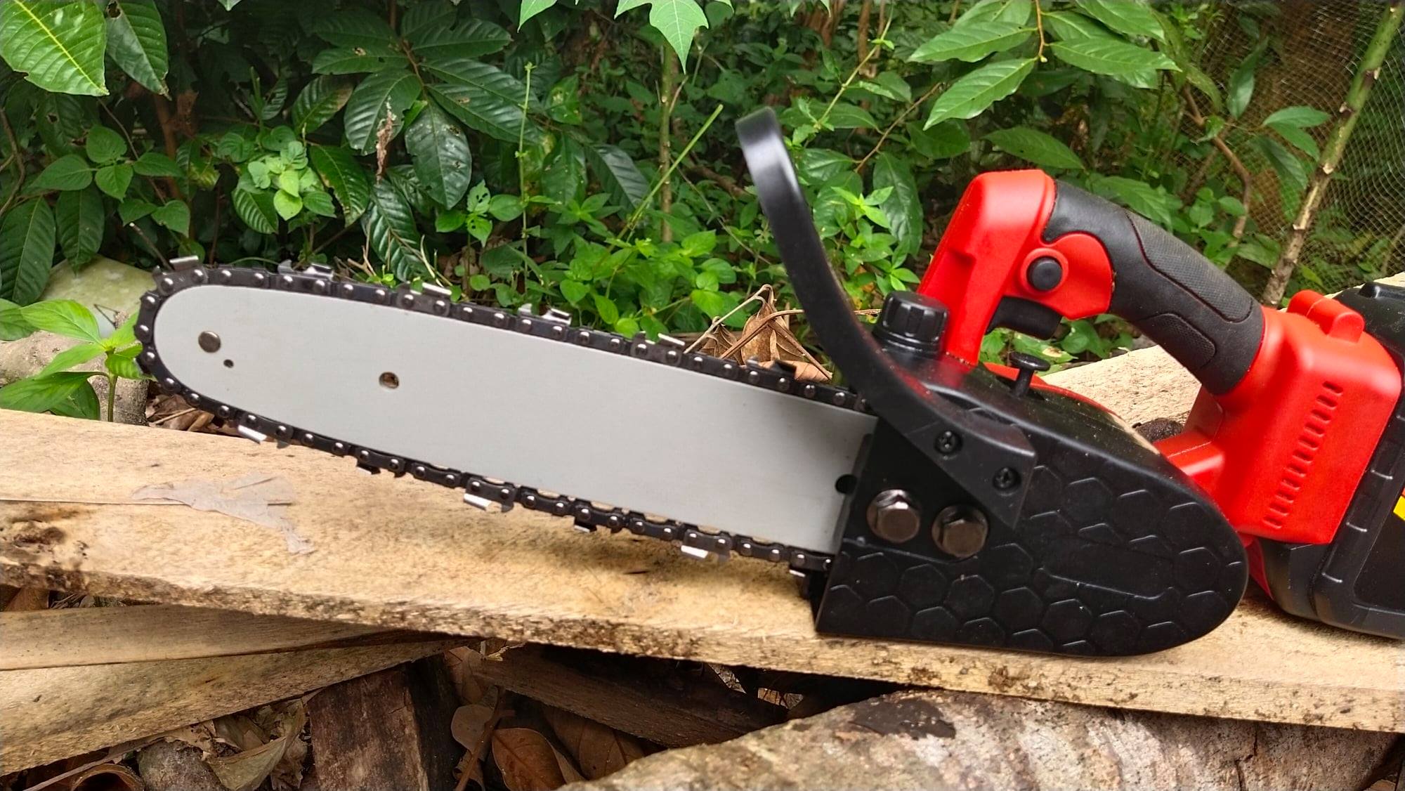 เลื่อยโซ่แบต ยี่ห้อ Onsen 168V บาร์ 11นิ้ว 2ก้อน มาพร้อมโซ่ พร้อมใช้ มีถังใส่น้ำมันเลี้ยงโซ่