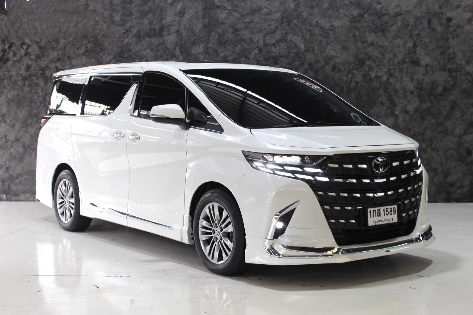 Toyota Alphard 30 hybrid X ปี 2017