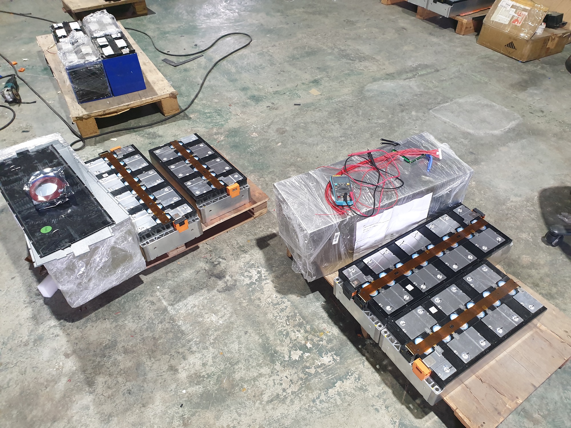 แบตเตอรี่ลิเธียม NMC CATL 235Ah ประกอบตามสั่ง 24v 48v 235Ah ราคาขึ้นอยู่กับระบบที่เอาไปใช้