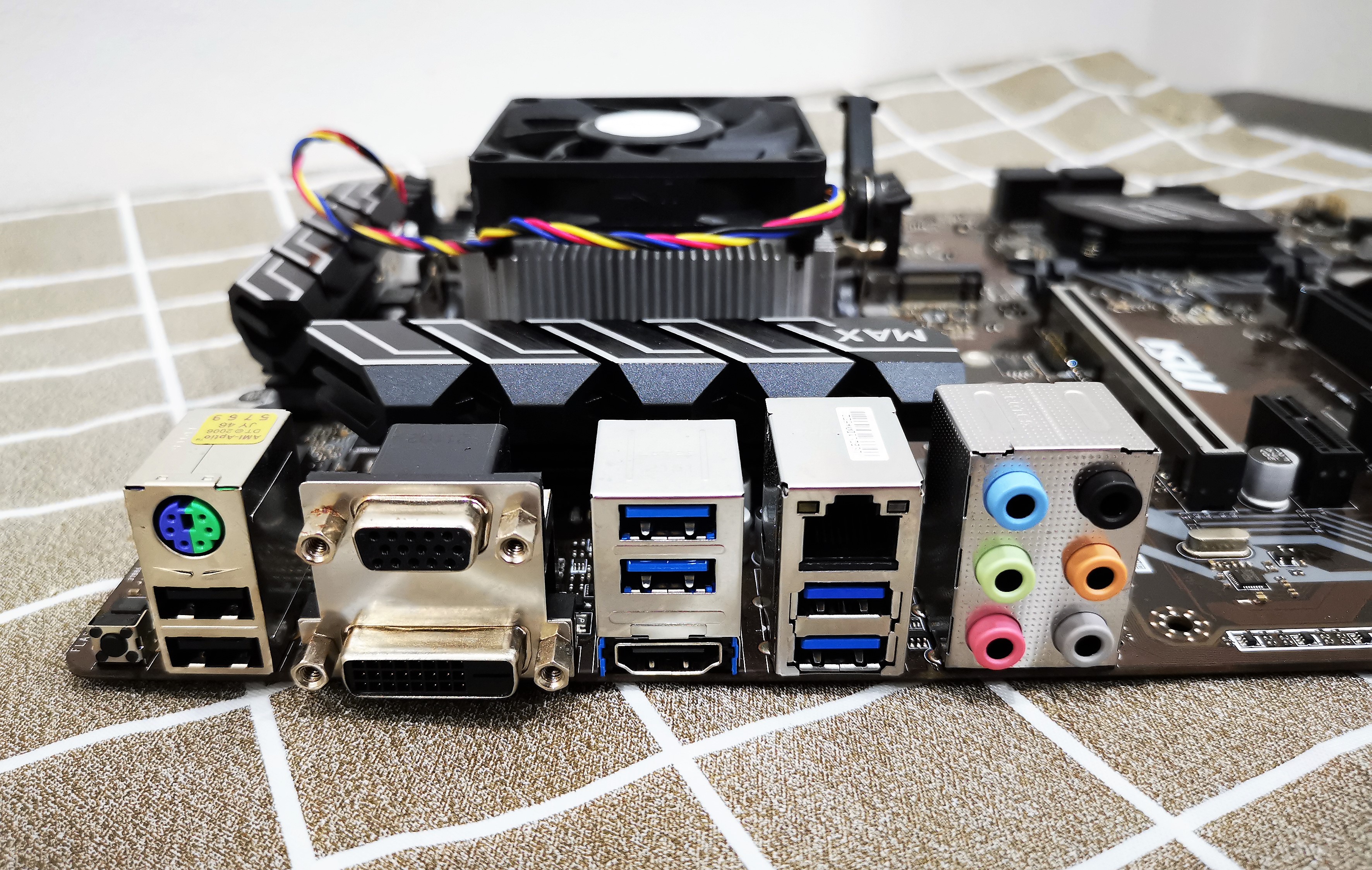 เซ็ตมัดรวม บอร์ด B450 + ซีพียู ATHLON 200GE