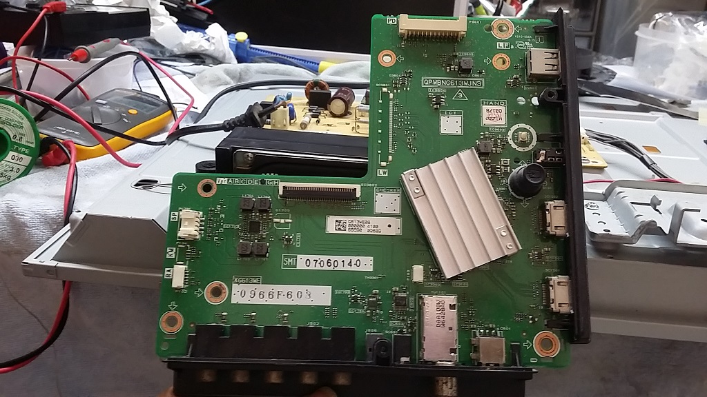 ซ่อมโทรทัศน์ LED-TV ยี่ห้อ SHARP รุ่น LC-32LE275X อาการเปิดไม่ติดเครื่องไม่ทำงาน