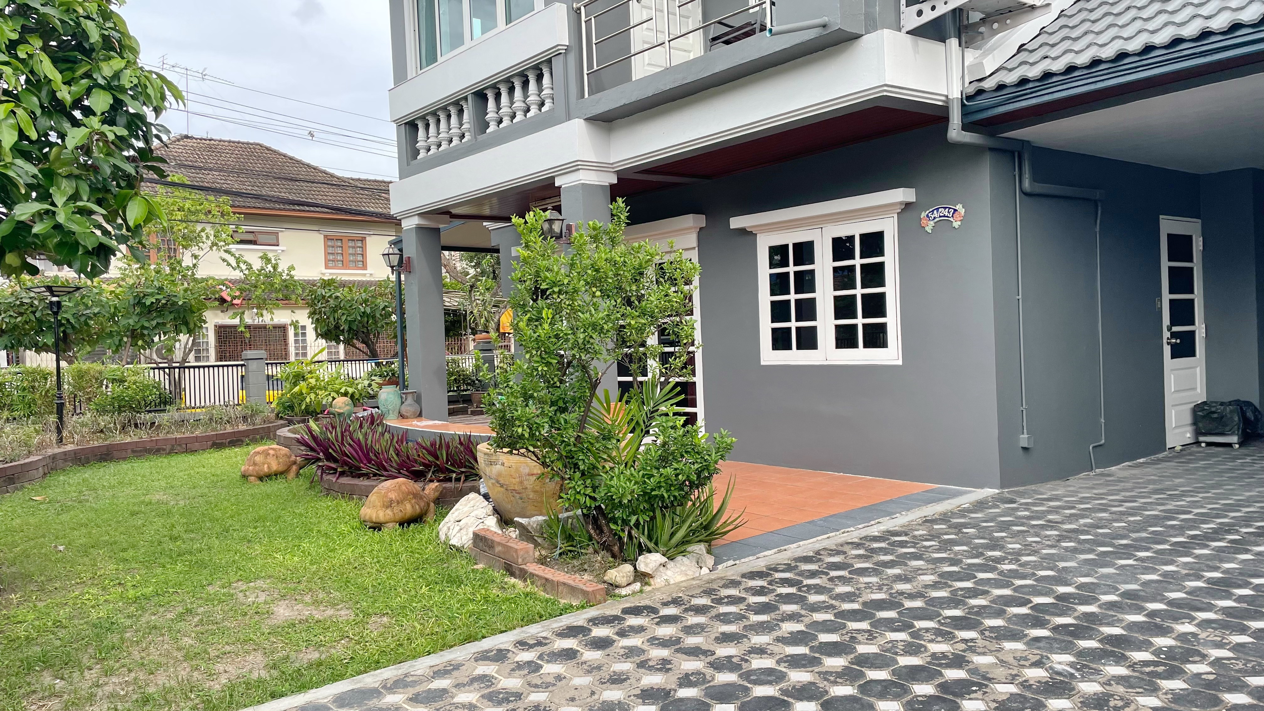 ให้เช่าบ้านเดี่ยวหลังมุมขนาดใหญ่ มีครัวแยก ในซอย Central แจ้งวัฒนะ