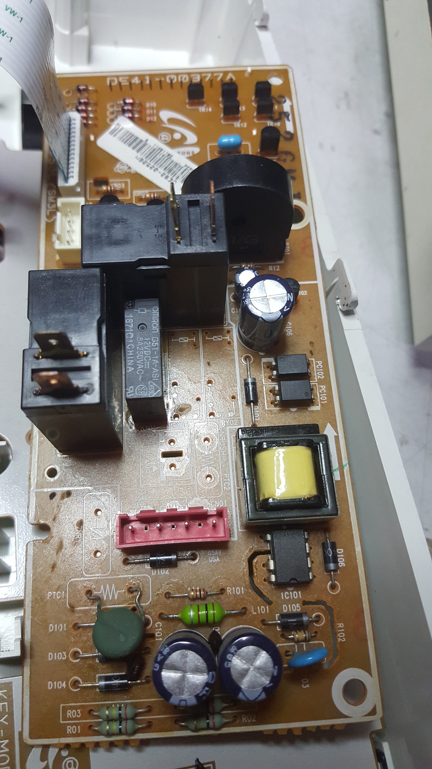 ซ่อมไมโครเวฟ ยี่ห้อ SAMSUNG รุ่น GE872D อาการปุ่มกดใช้งานไม่ได้