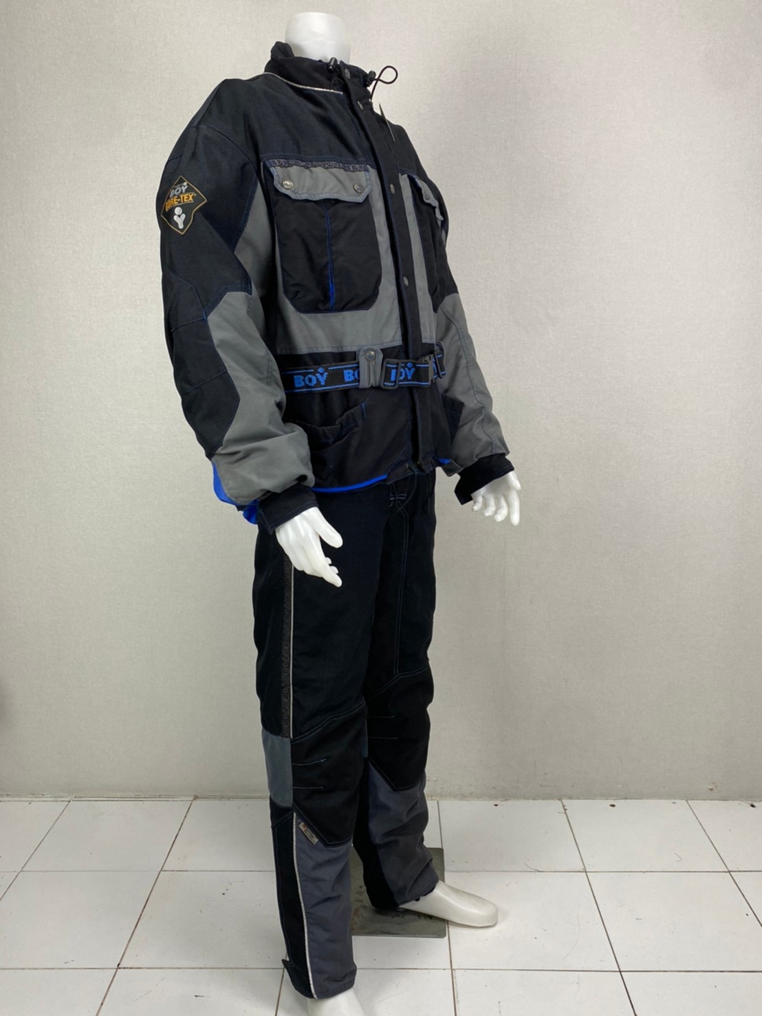 ชุดสำหรับขี่มอเตอร์ไซด์ ( มือสอง ) SET 008 ชุดทัวริ่ง เสื้อการ์ด + กางเกง ยี่ห้อ* ** BOY***