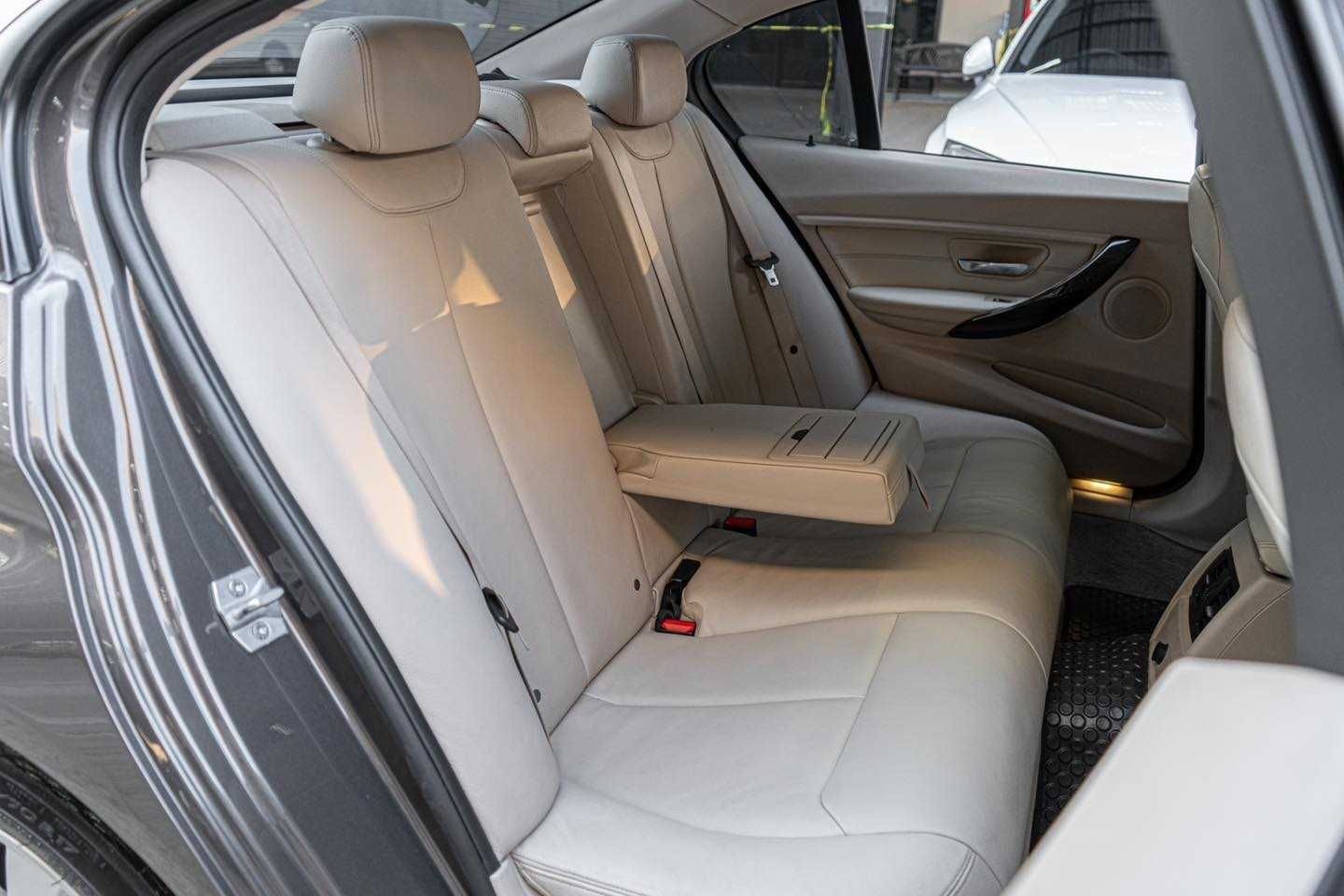 Bmw F30 320i Modern Line ปี 2013