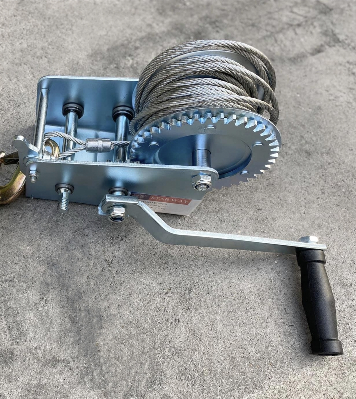 รอกสลิงมือหมุน สีเงิน(ขนาด 900กิโลกรัม)