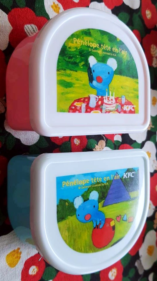 Penélope tête en l'air x kfc เพเนโลเป้ กล่องข้าว กล่องใส่อาหาร / ขนม จากญี่ปุ่น 1 set มี 2 ชิ้นตามภาพพร้อมฝาปิด ขนาด 250 ml