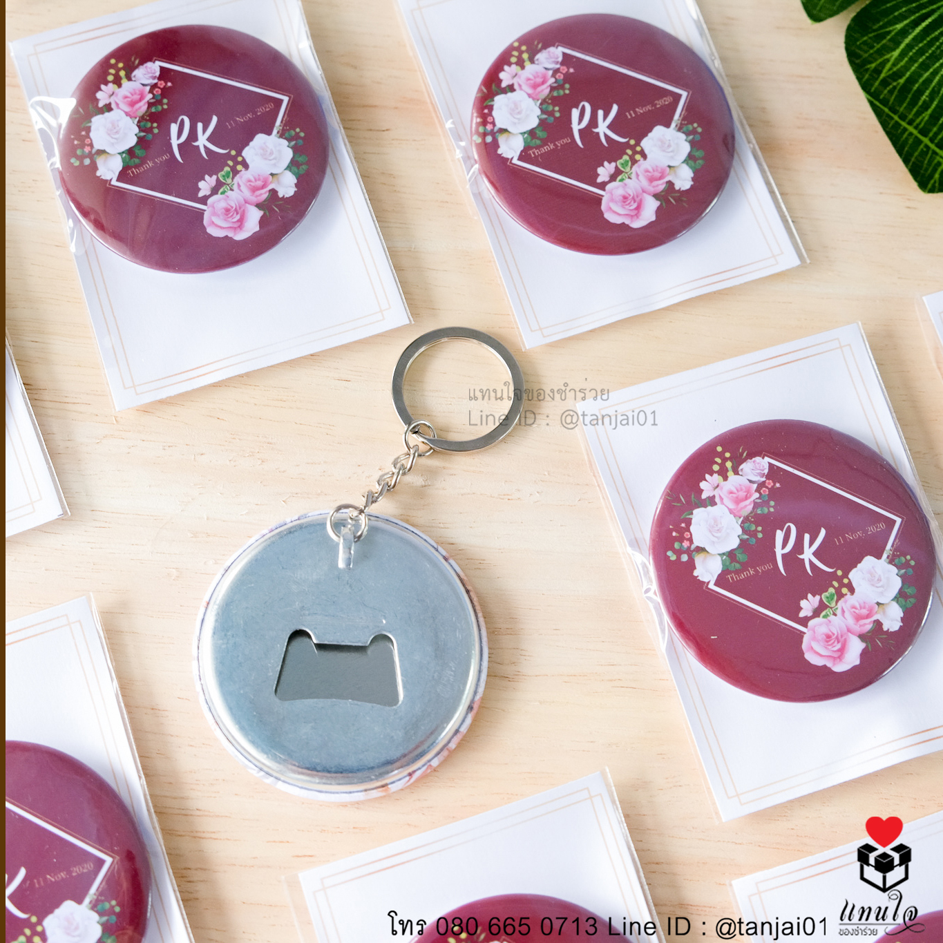 ของชำร่วยงานแต่งงาน ของแจกงานแต่งงาน ของทีระลึก ที่เปืดขวดกลม พวงกุญแจ ธีมสีแดง 08